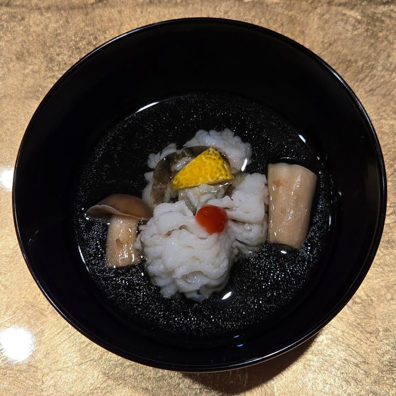 鱧と丹波しめじのお椀(寿司赤酢・大阪なんばPREMIUM)