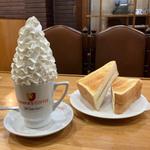 ウィンナーコーヒー トースト