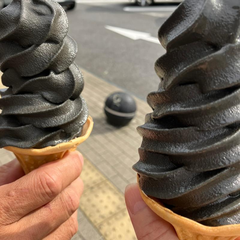 ブラックソフトクリーム(嵐山パーキングエリア(上り))