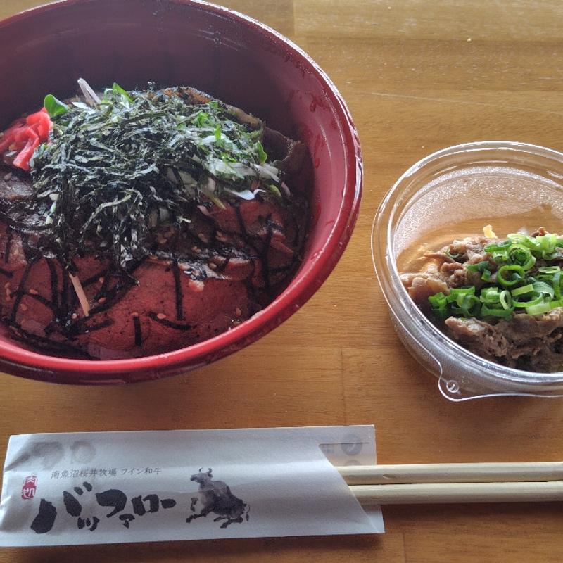 サーロインと10秒ロースのWダブル炙り！黒毛和牛極旨丼(バッファロー )