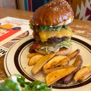 アボカドチーズバーガー