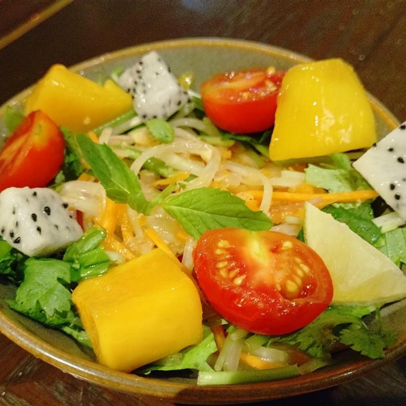 トロピカルサラダ(BETELNUT THAI VIETNAMESE DIMSUM)