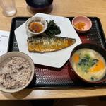 さばの炭火焼き定食、たっぷり野菜の麦みそ汁(大戸屋ごはん処 川崎銀柳街店)