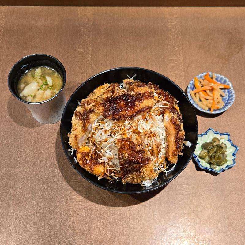 ひとくちソースカツ丼&豚汁セット(北新地とんかつエペ epais 阪神梅田店)