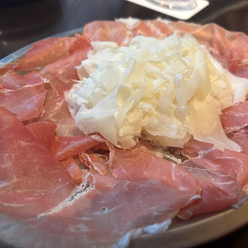 生ハムとロディジャーノチーズ(ピッツェリア・ダ・ガエターノ JRJP博多ビル店)