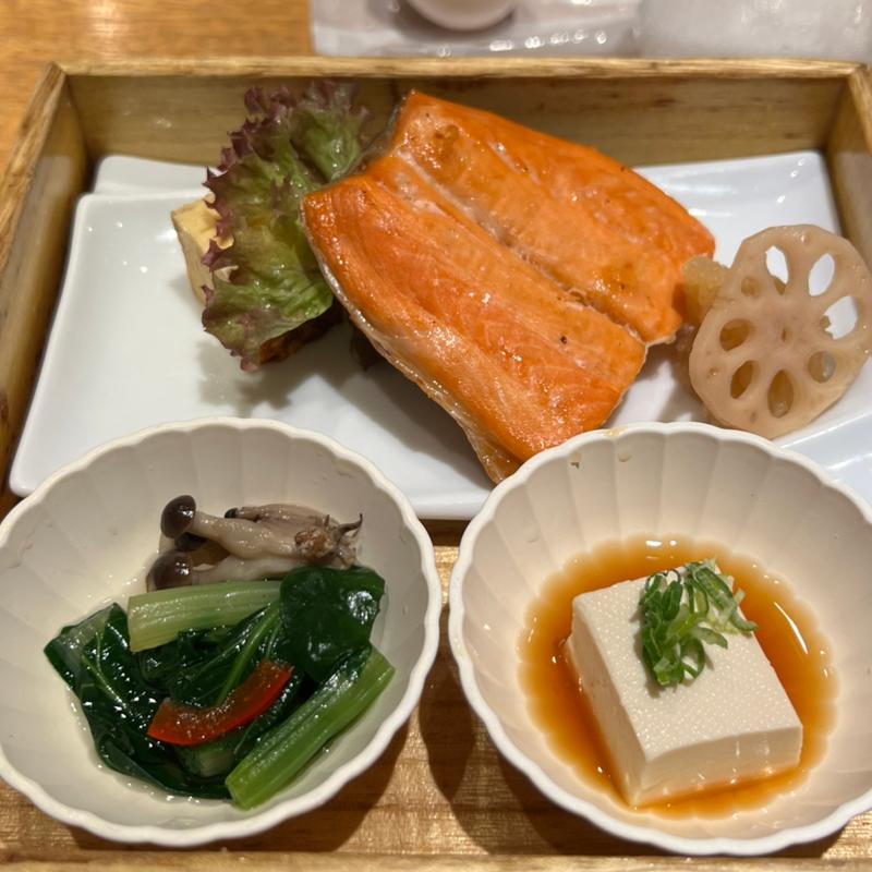 鮭定食(Hitoshinaya（ひとしなや）)