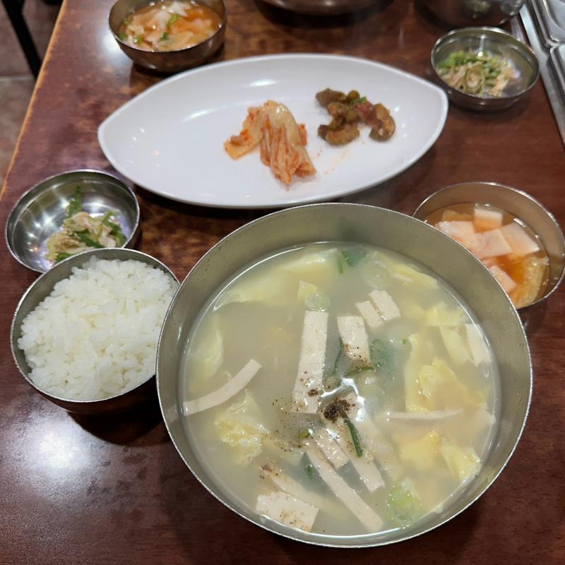 干し鱈のスープ( ムギョドン・プゴグッチッ（무교동 북어국집）)