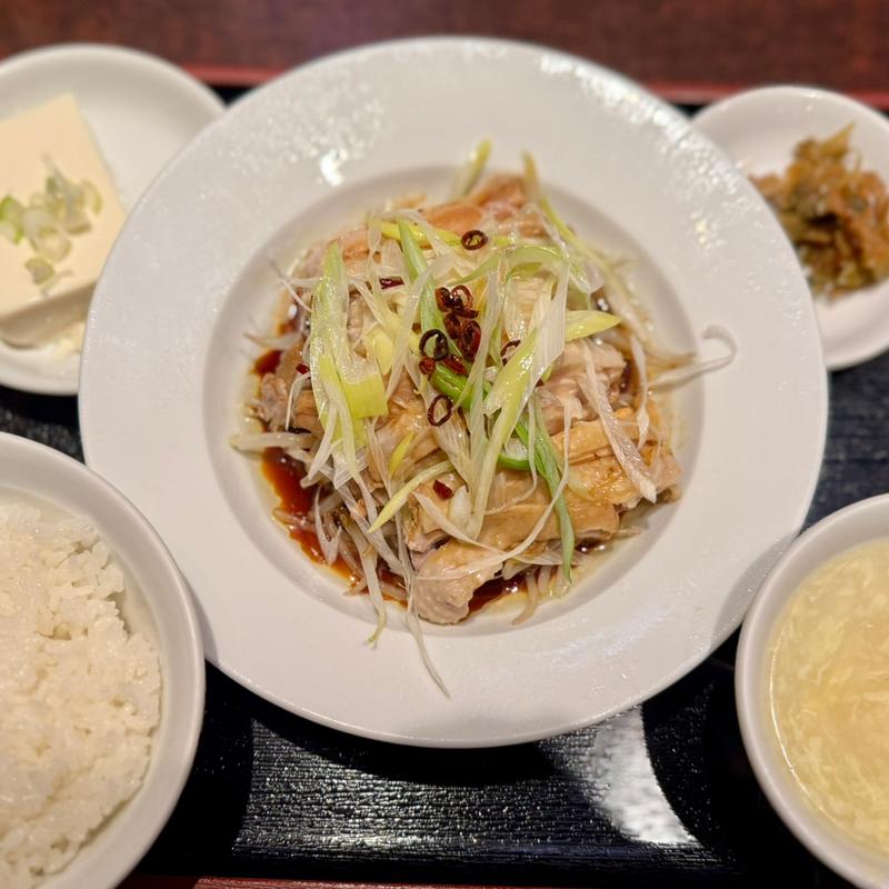 蒸し鶏のネギ油ソース定食(南国亭 新宿店)