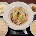 蒸し鶏のネギ油ソース定食