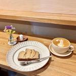 バナナケーキ カフェラテ(POSTMAN'S CAKEWORLD AND PASTRIES)