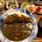 鳥唐揚げカレー定食(えちごやきゅーぴー)