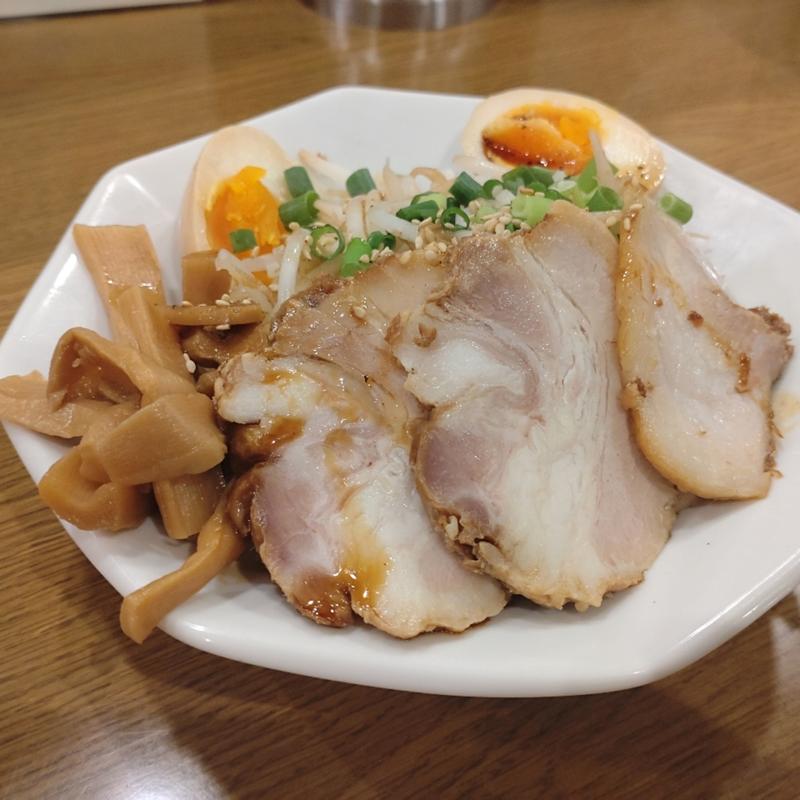 おつまみ4点盛り(東京とんこつ とんとら 上尾店)