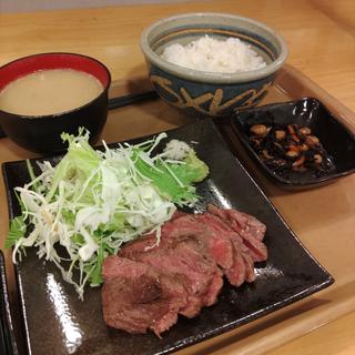 前沢牛ステーキ定食(陸奥屋 （ミチノクヤ）)