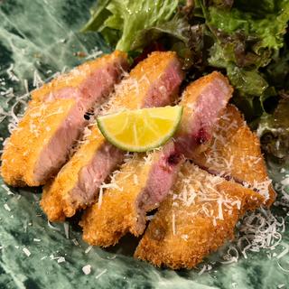 黒豚ロースのカツレツ 岩塩とチーズで