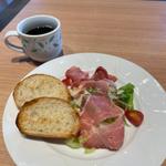 ローストポークサラダ 石窯ブール添え