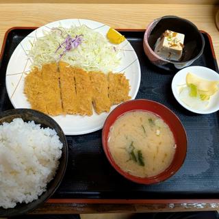 ロースカツ定食(かわい)