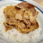 お皿（ご飯付き）+みそ汁・玉子(牛丼専門サンボ （さんぼ）)