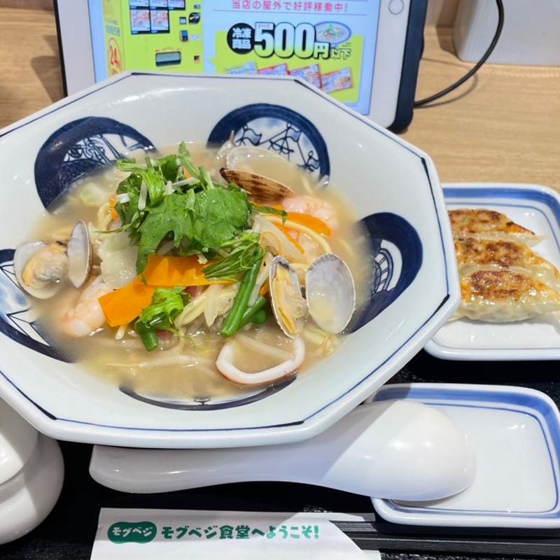 海鮮ちゃんぽんとぎょうざ3個(長崎ちゃんぽんリンガーハット 三郷中央店)