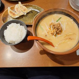 北海道味噌ラーメン　餃子3個+ライス(小)セット(麺場 田所商店 霧島国分店)