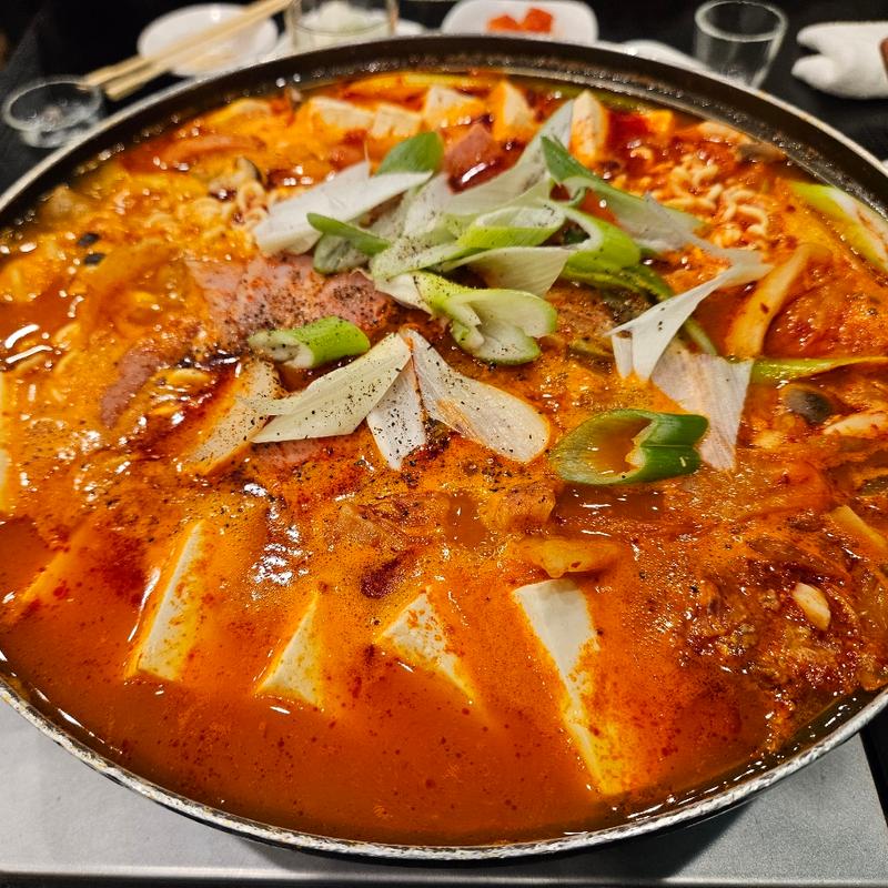 キムチカルビチゲ(豆もやしクッパ専門店ともこ)