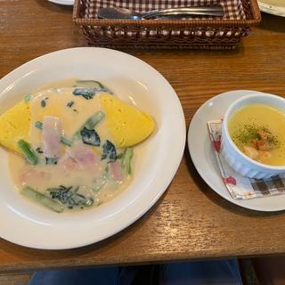 ほうれん草とベーコンのクリームオムライス S (サラダorコーンスープ、ドリンクセット)(みるくカフェ )