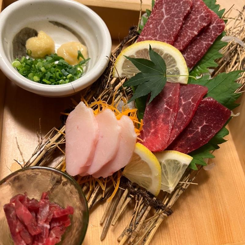 馬刺し盛り合わせ(水たき料亭 博多華味鳥 祇園店)