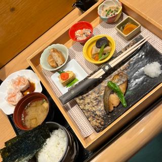 朝定食 (焼魚定食)