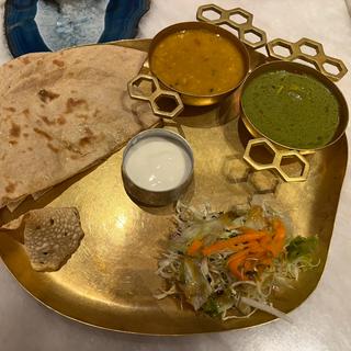 ベジタブルカレー2種プレート(AHILYA INDIAN RESTAURANT(アヒリヤ 麻布台ヒルズ店))