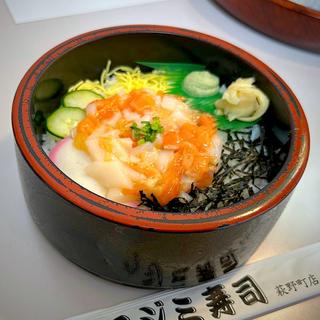 イカ、サーモン、カズノコのたたき丼(フジミ寿司 )