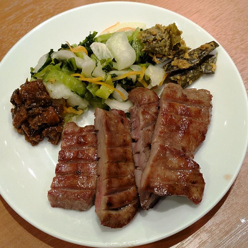 牛たん焼（塩味）4枚8切(牛たん炭焼 利久 東口分店)