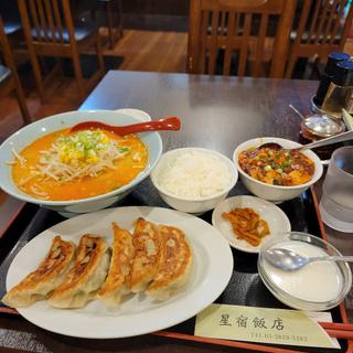 ラーメン＋ライス＋ミニ麻婆豆腐＋
焼餃子(星宿飯店)