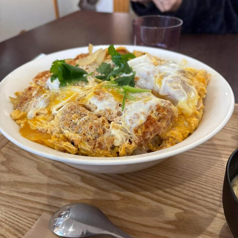 カツ丼 デカ盛り(Set meal もな)