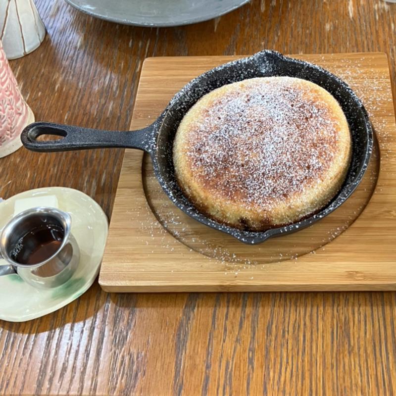 スキレットで焼きたてパンケーキ　メイプル&カルピスバター(Cafe Campanula)