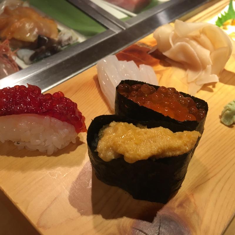 いくら ウニ(立喰い処 ちょこっと寿し 本店)