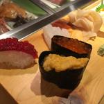 いくら ウニ(立喰い処 ちょこっと寿し 本店)