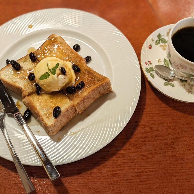 バニラアイスとラムレーズンのトースト(カフェ・ド・ウィング)