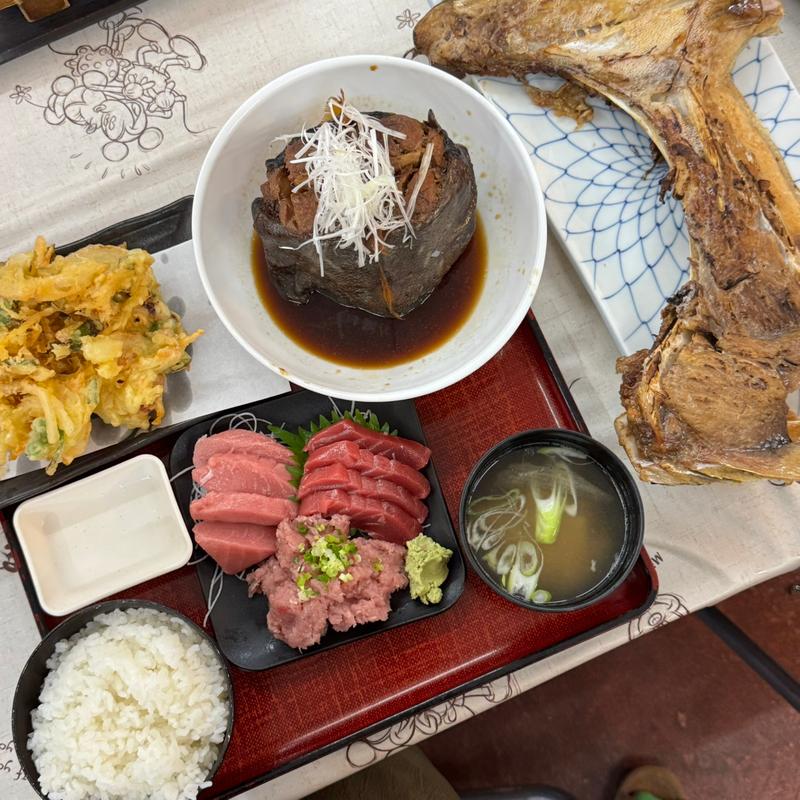 マグロ三昧定食(ヤマタくん)