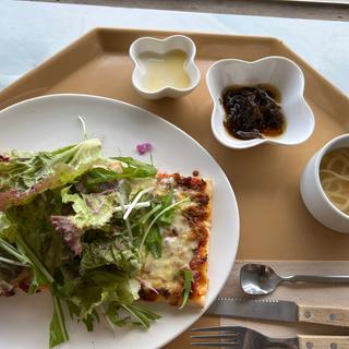 島野菜サラダのタコスピザ(オン ザ ビーチ カフェ （On the Beach CAFE）)