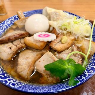 中華そば中盛り+チャーシュー+味玉+ワンタン