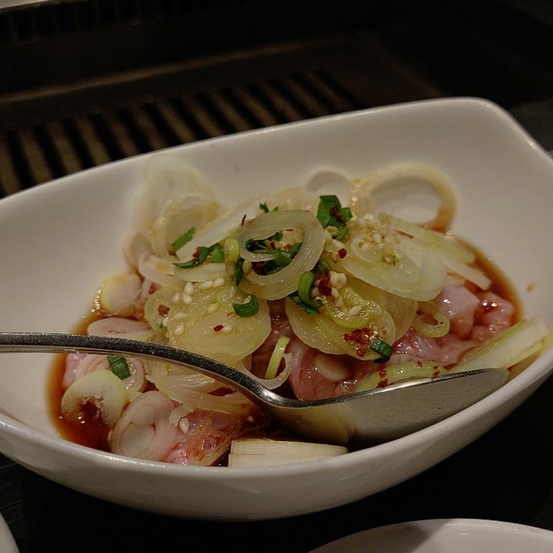 コブクロ刺し(焼肉ホルモン 山田屋)
