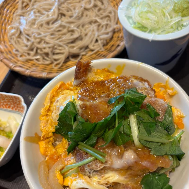 ロースカツ丼と蕎麦(ソバキチ さんすて岡山店)