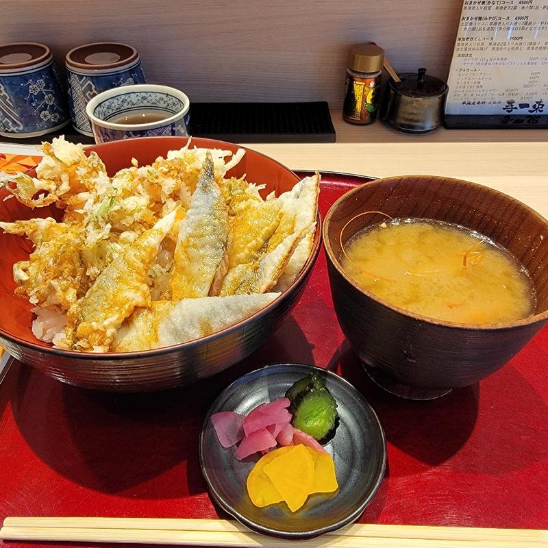 車海老と秋刀魚天丼(車海老専科 天麩羅 手一束 （クルマエビセンカ テンプラ テイッソク）)