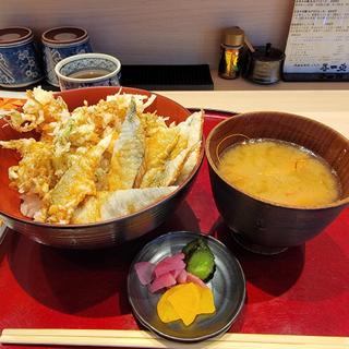 車海老と秋刀魚天丼(車海老専科 天麩羅 手一束 （クルマエビセンカ テンプラ テイッソク）)