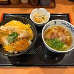 ヒレカツ丼　漬物セット　温うどん(ごはん処 かつ庵 泉南岡田店)