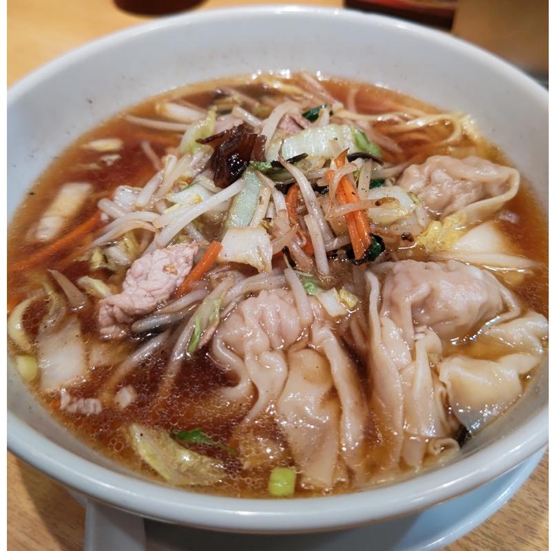 横濱 醤油たんめん  肉雲呑入り(横濱一品香 港南台バーズ店)