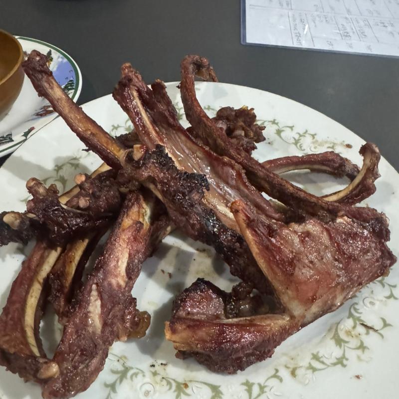 サービスの猪のスペアリブ(すぎちゃん)