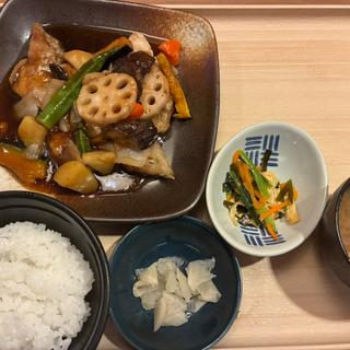 すけそう鱈と彩り野菜の　黒酢あん定食(夢庵 上池台店)