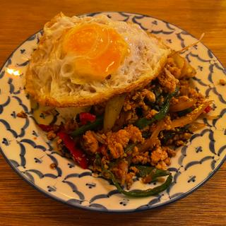 鶏肉のガパオ炒めご飯(タイ食堂バンガオ)
