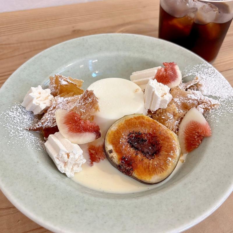 無花果のミルフィーユ風パンナコッタ(オハヨウケイクス)