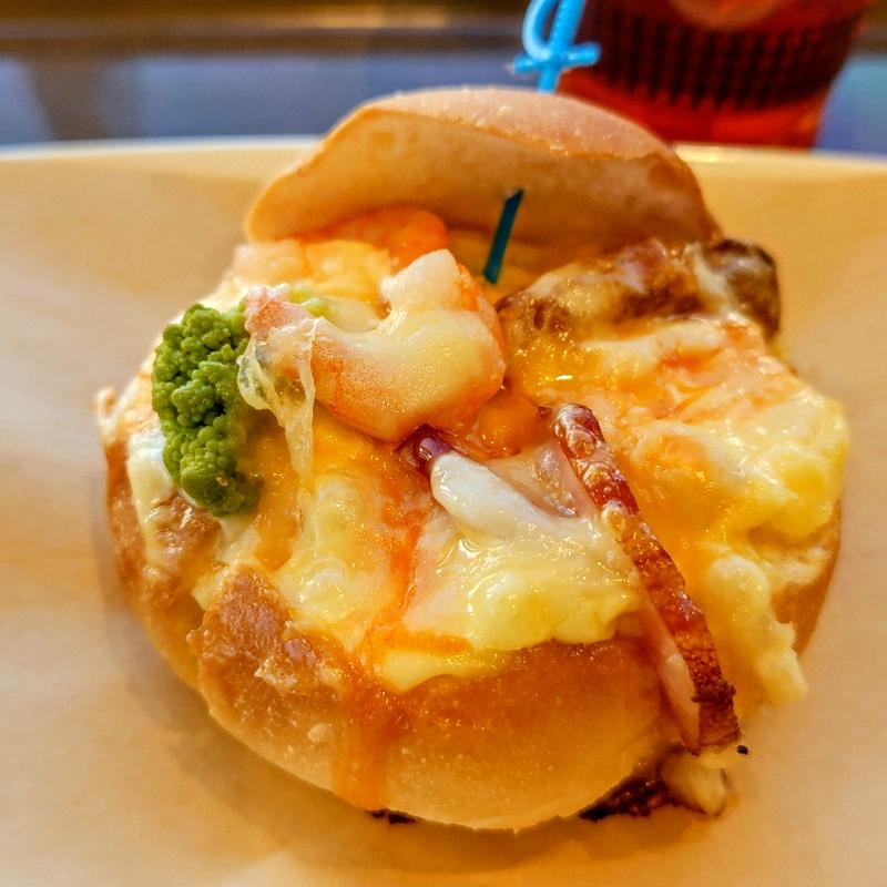 チーズグラタンのポットパン  海老・野菜・ベーコン(Delifrance 港南台店)